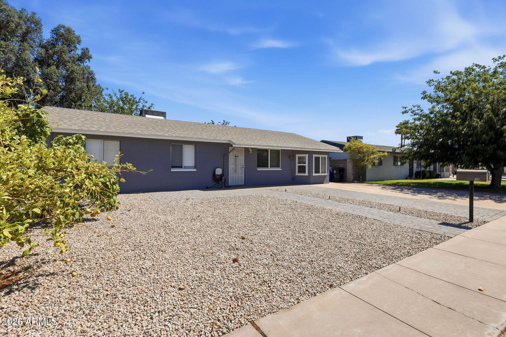250 E Park Avenue - Photo 1