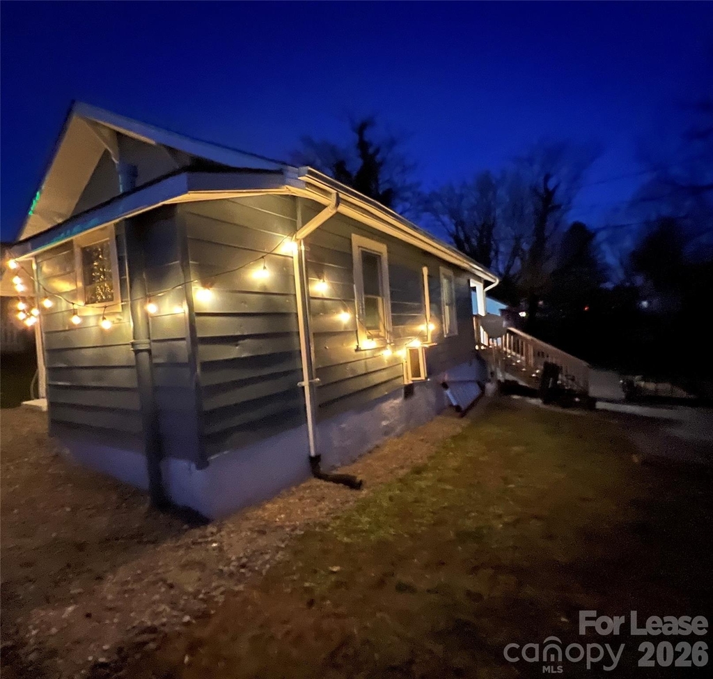 605 Center Street Nw - Photo 7