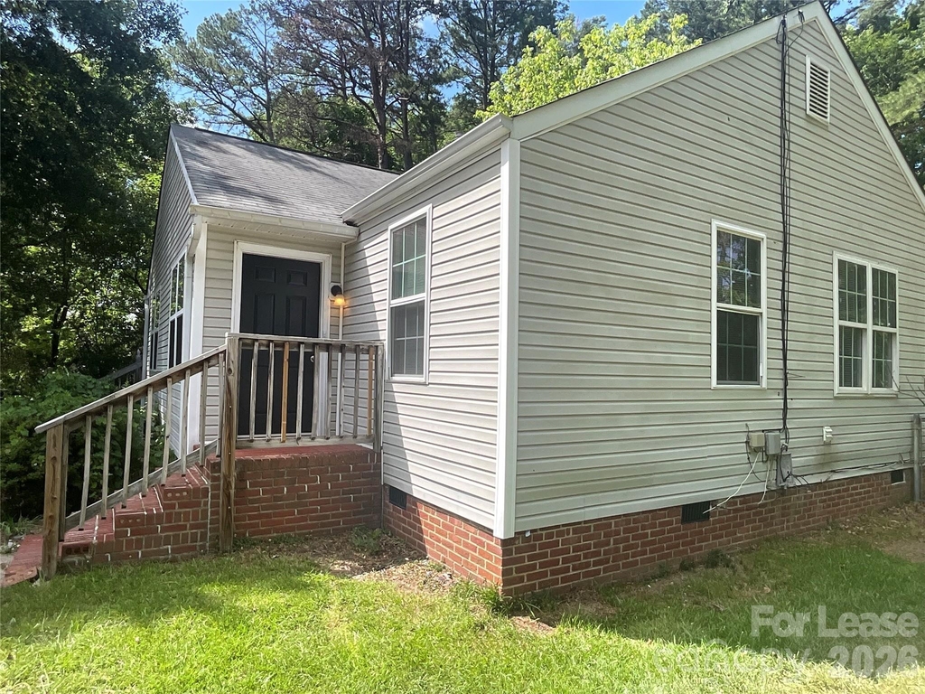 6013 Carver Boulevard - Photo 1