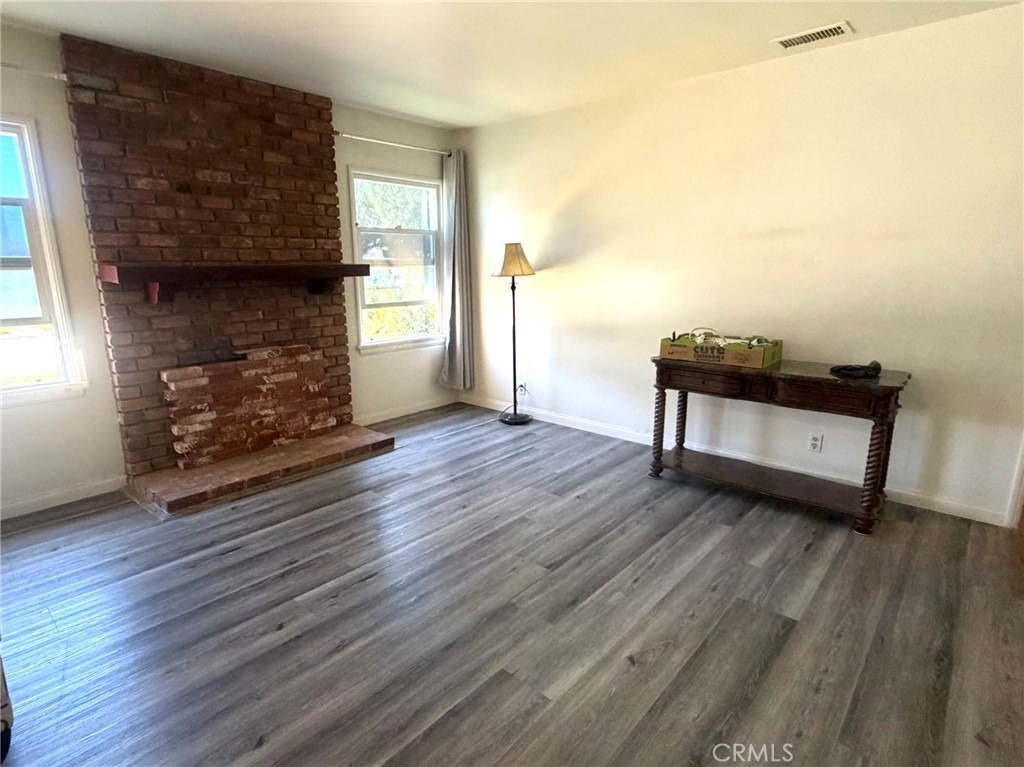 1023 E Thelborn Avenue - Photo 2