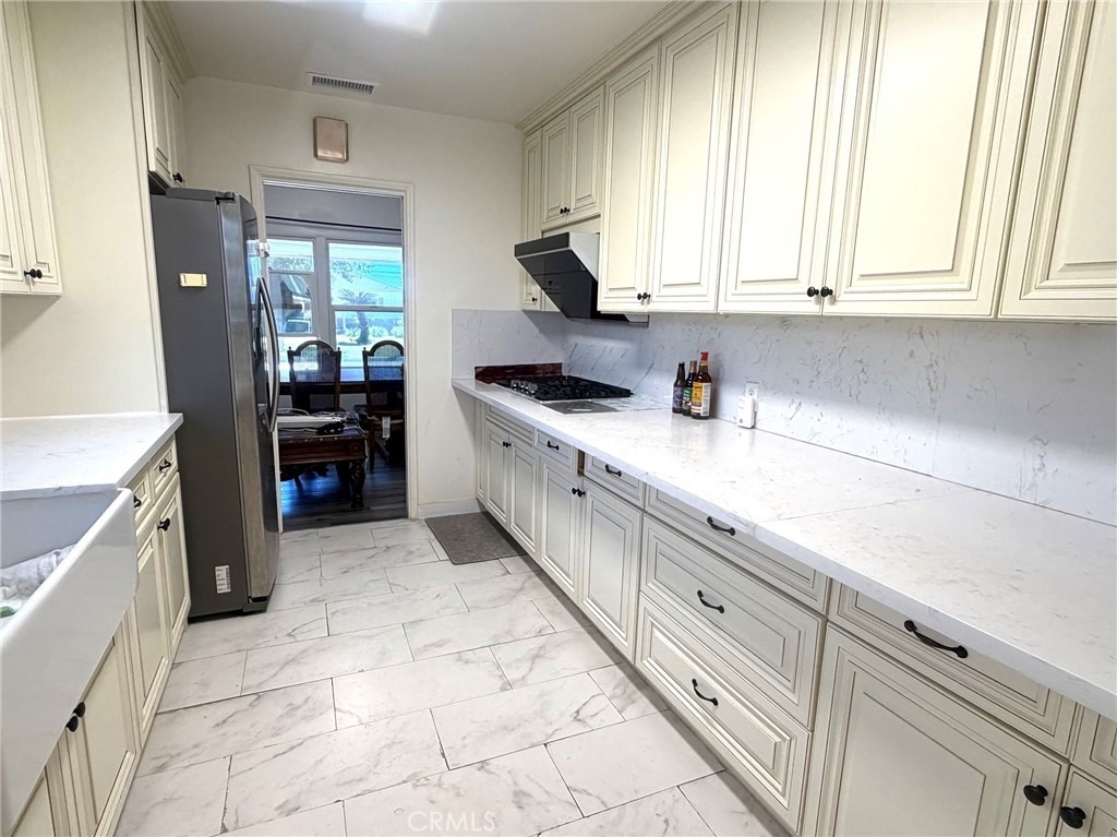 1023 E Thelborn Avenue - Photo 4