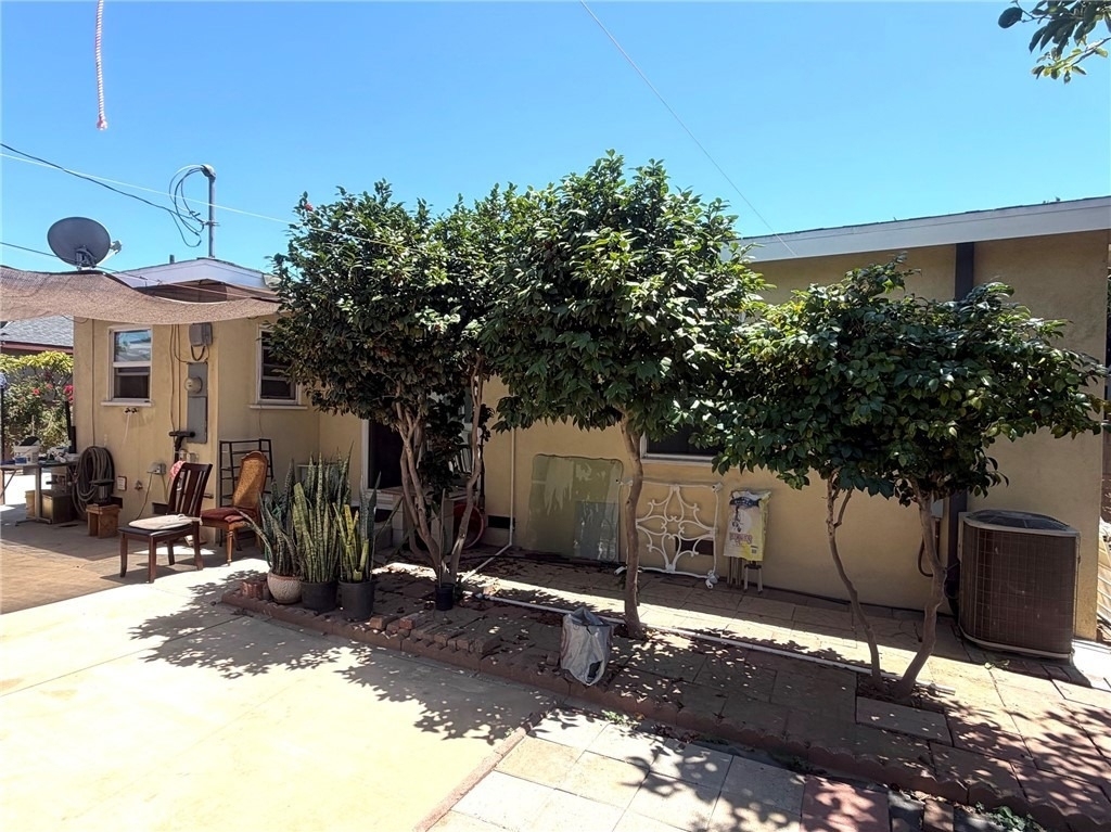 1023 E Thelborn Avenue - Photo 15