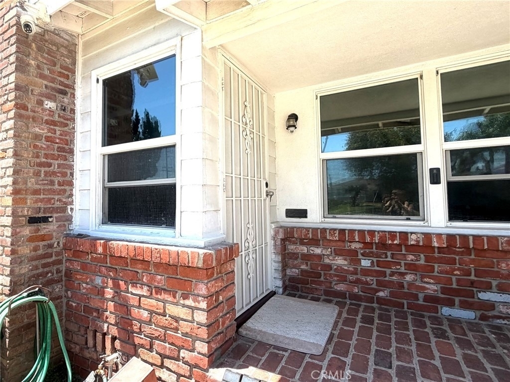 1023 E Thelborn Avenue - Photo 1
