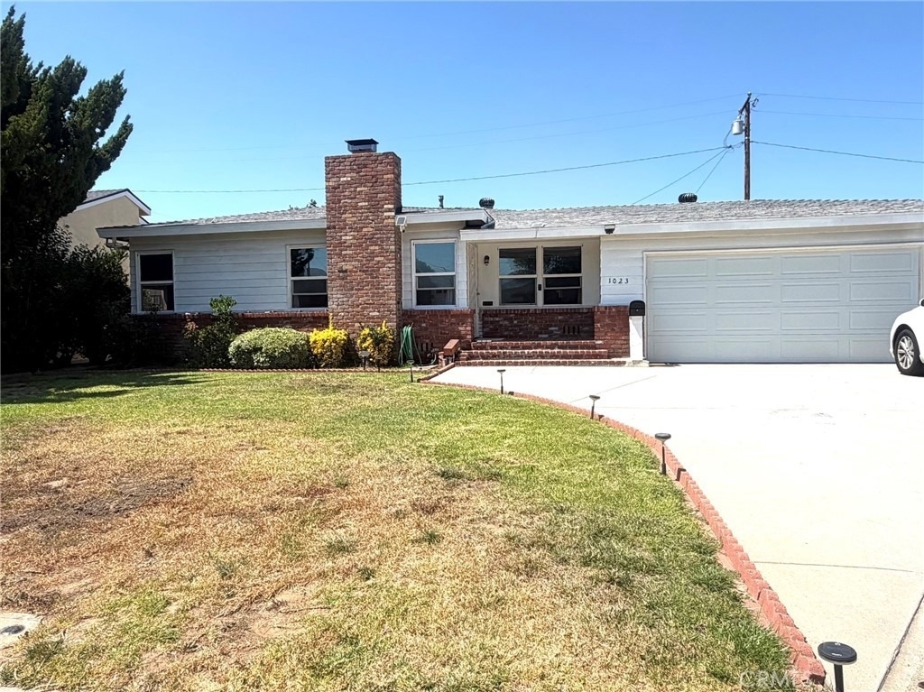 1023 E Thelborn Avenue - Photo 0