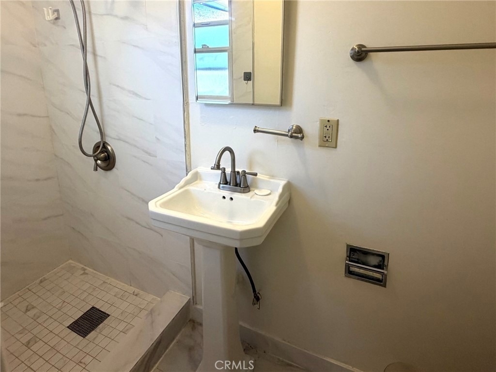 1023 E Thelborn Avenue - Photo 12