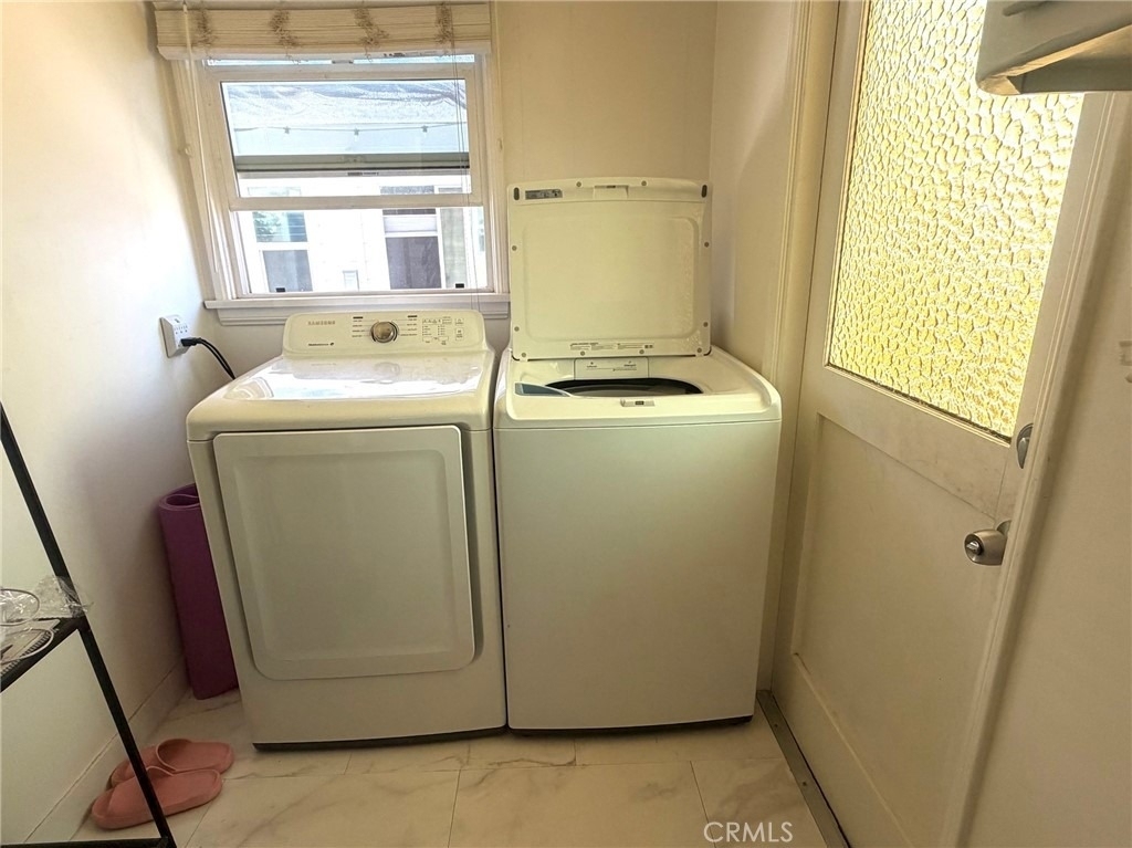 1023 E Thelborn Avenue - Photo 6