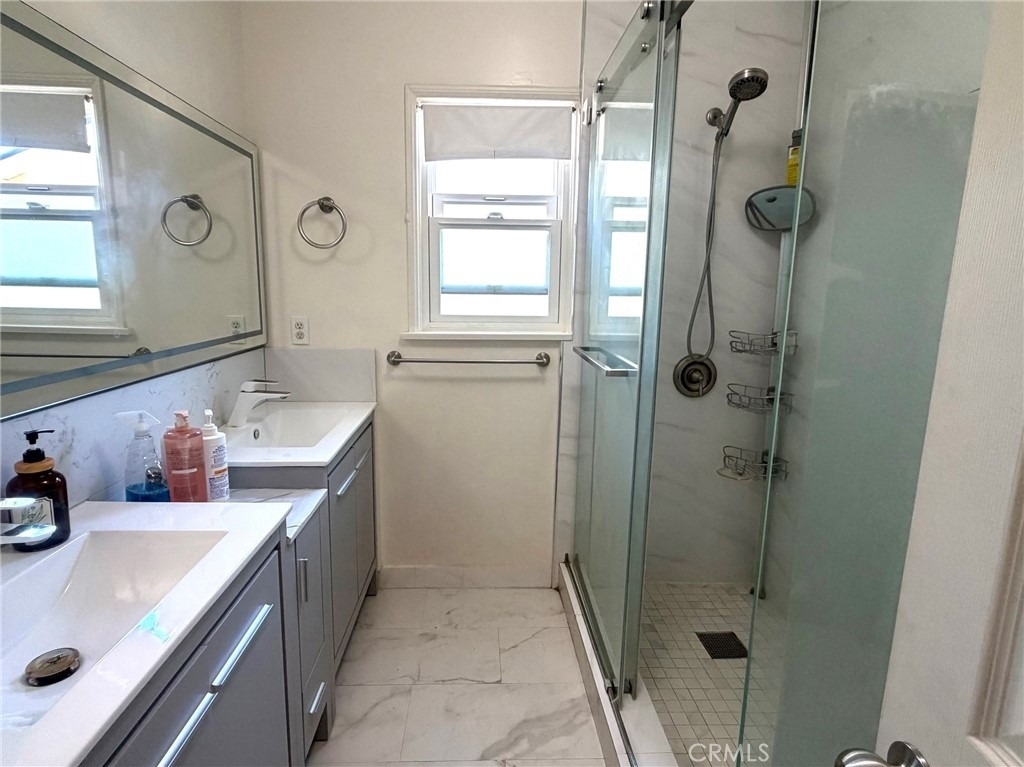 1023 E Thelborn Avenue - Photo 9