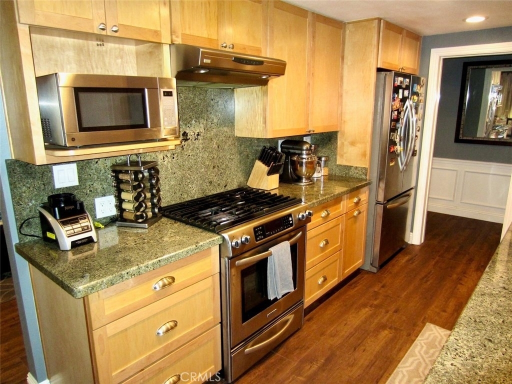 266 S Madison Avenue - Photo 5