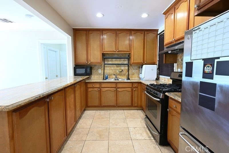 6437 Enfield Avenue - Photo 9