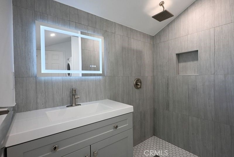 6437 Enfield Avenue - Photo 2