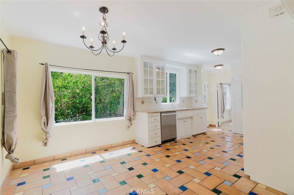 11036 Fruitland - Photo 9