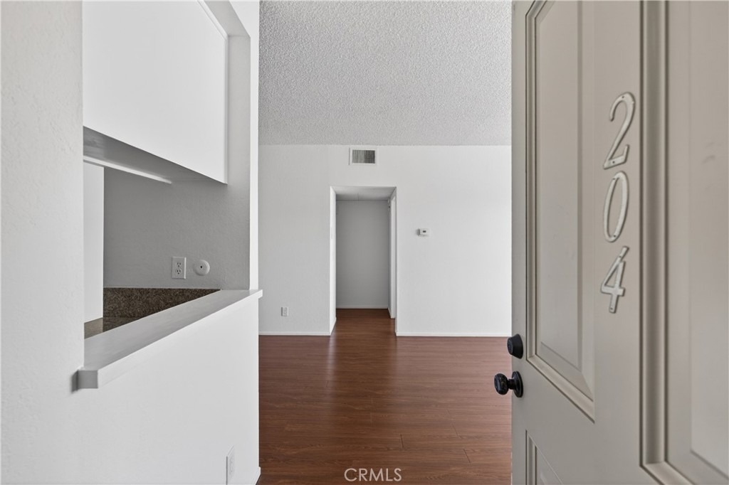 4441 Woodman Avenue - Photo 4
