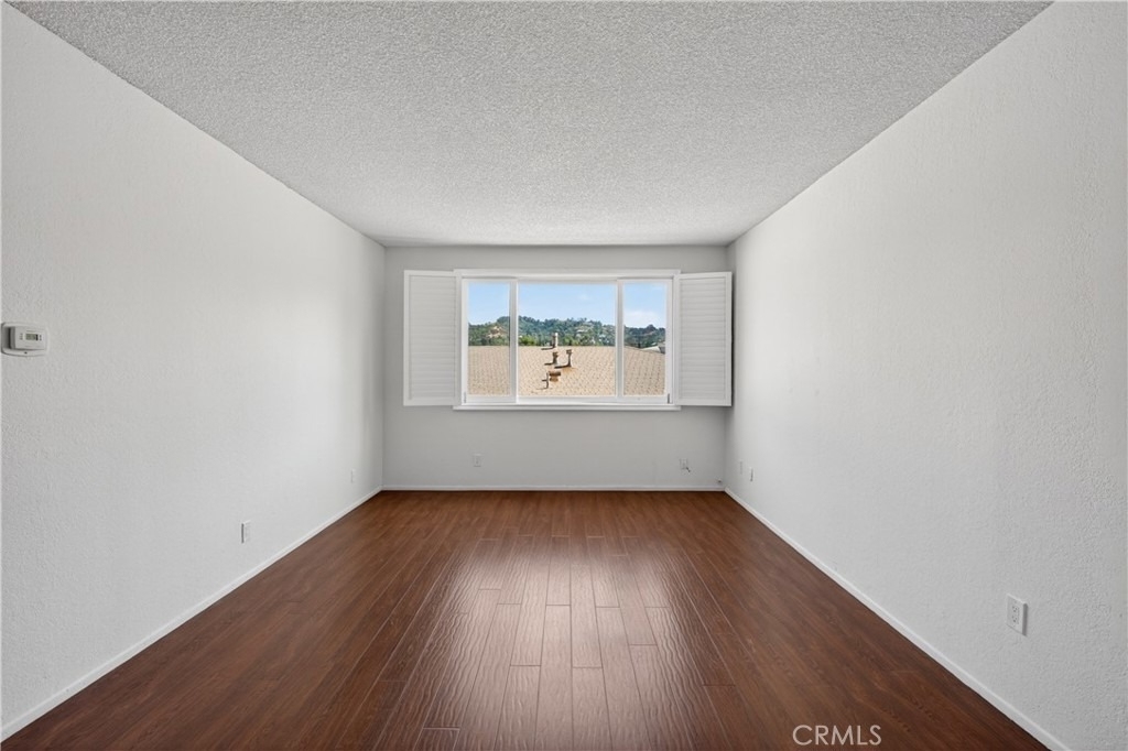 4441 Woodman Avenue - Photo 8