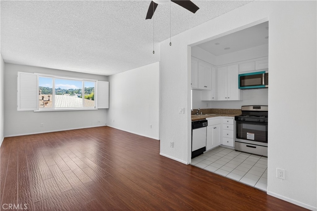 4441 Woodman Avenue - Photo 12