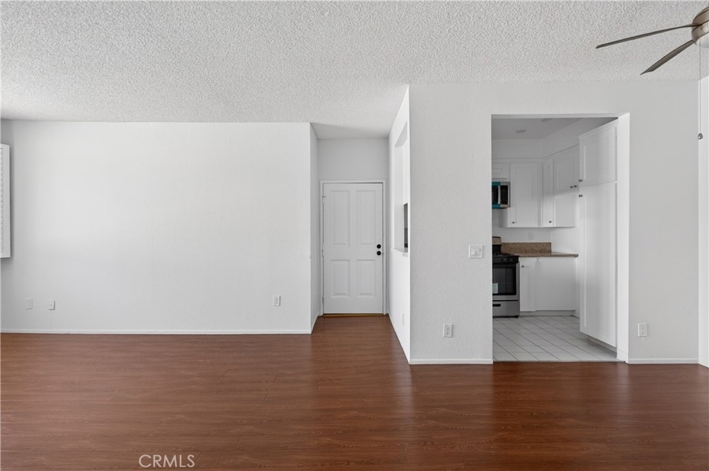 4441 Woodman Avenue - Photo 5