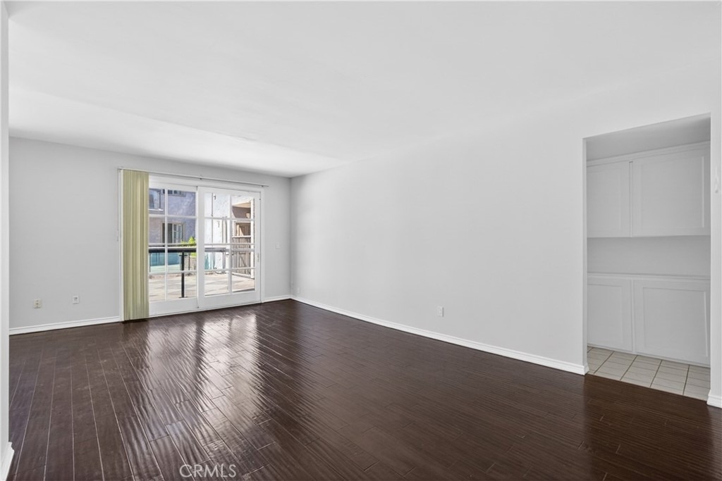 4441 Woodman Avenue - Photo 9