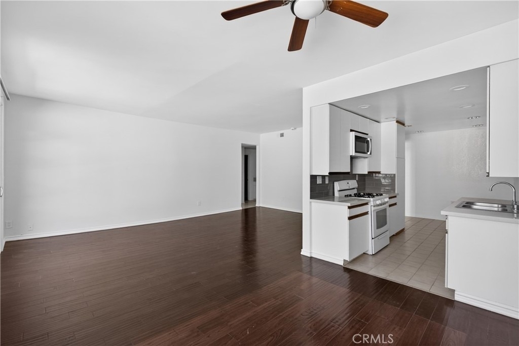 4441 Woodman Avenue - Photo 8