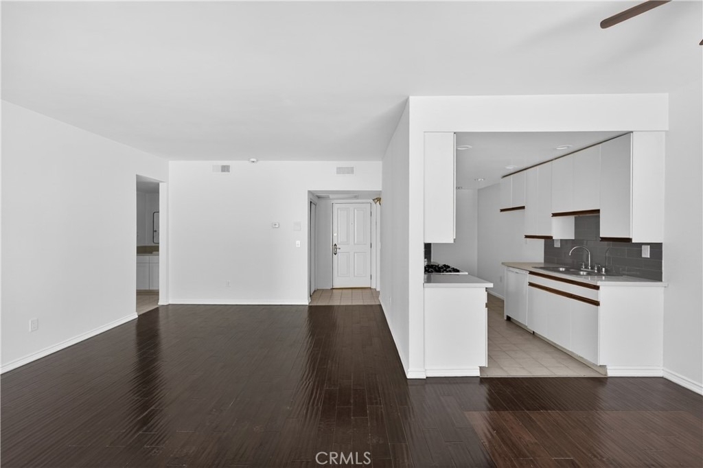 4441 Woodman Avenue - Photo 5