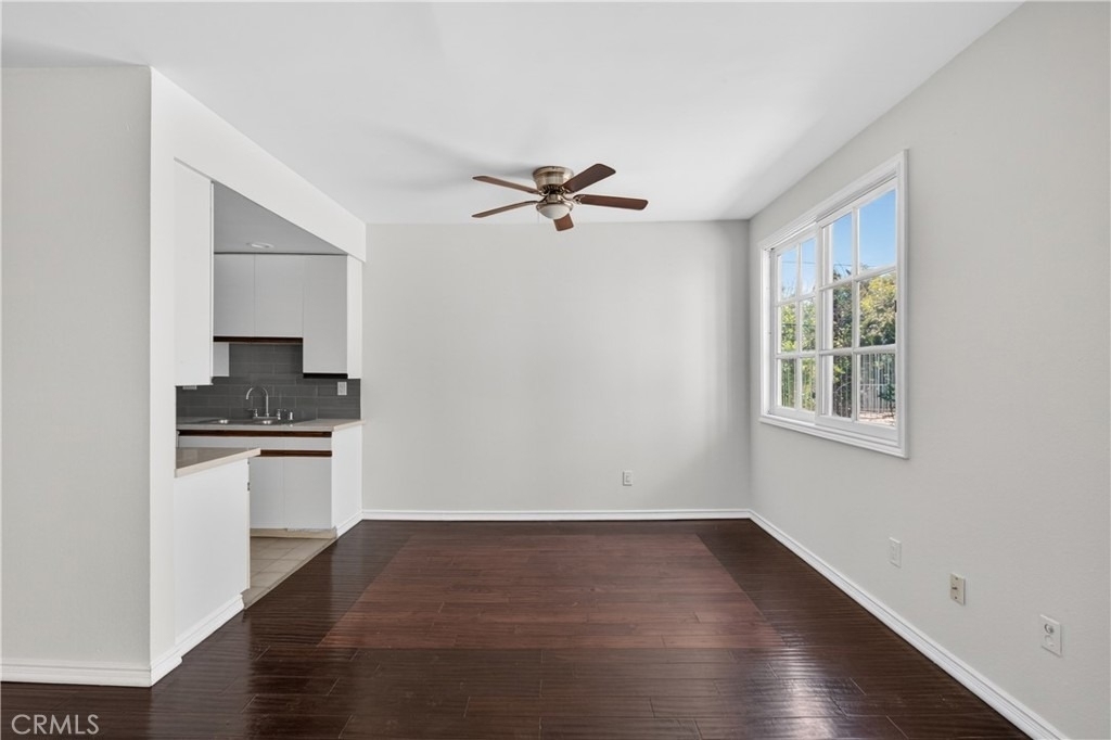 4441 Woodman Avenue - Photo 10