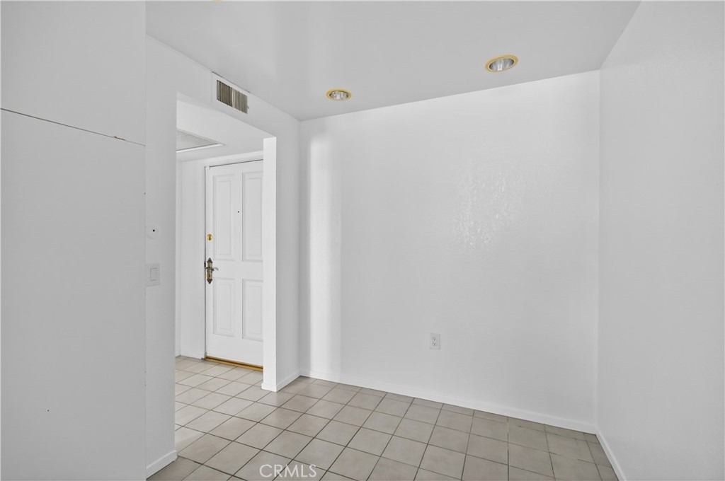 4441 Woodman Avenue - Photo 14