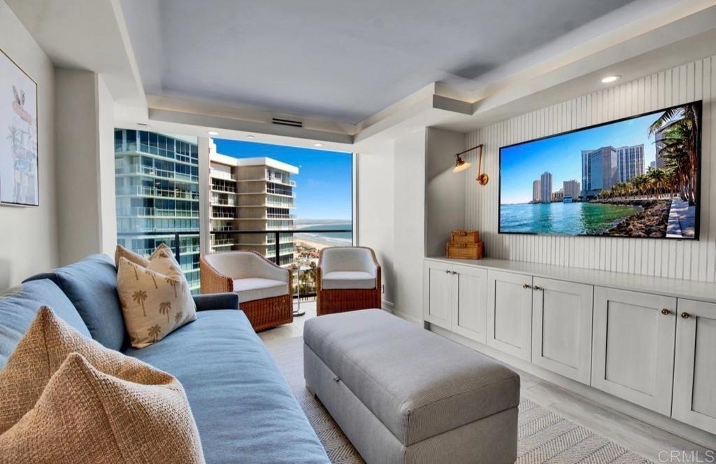 1810 Avenida Del Mundo - Photo 1