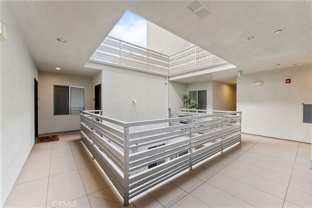 118 N Kings Rd - Photo 33