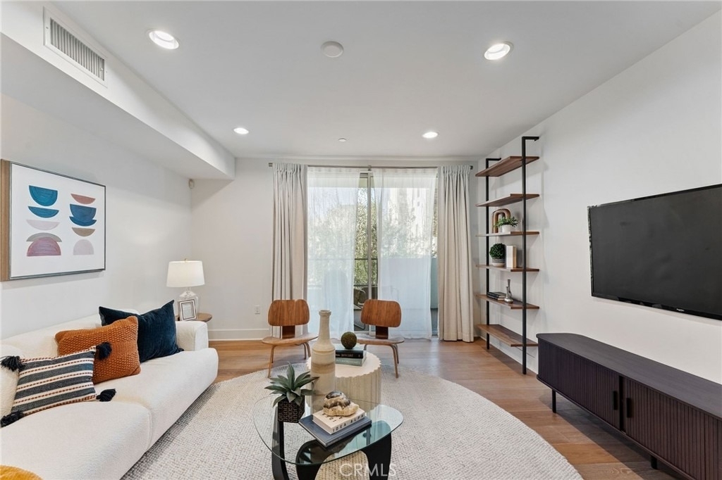 118 N Kings Rd - Photo 10