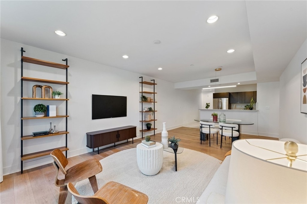 118 N Kings Rd - Photo 9