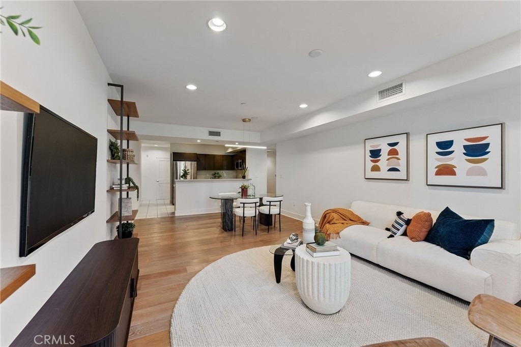 118 N Kings Rd - Photo 8