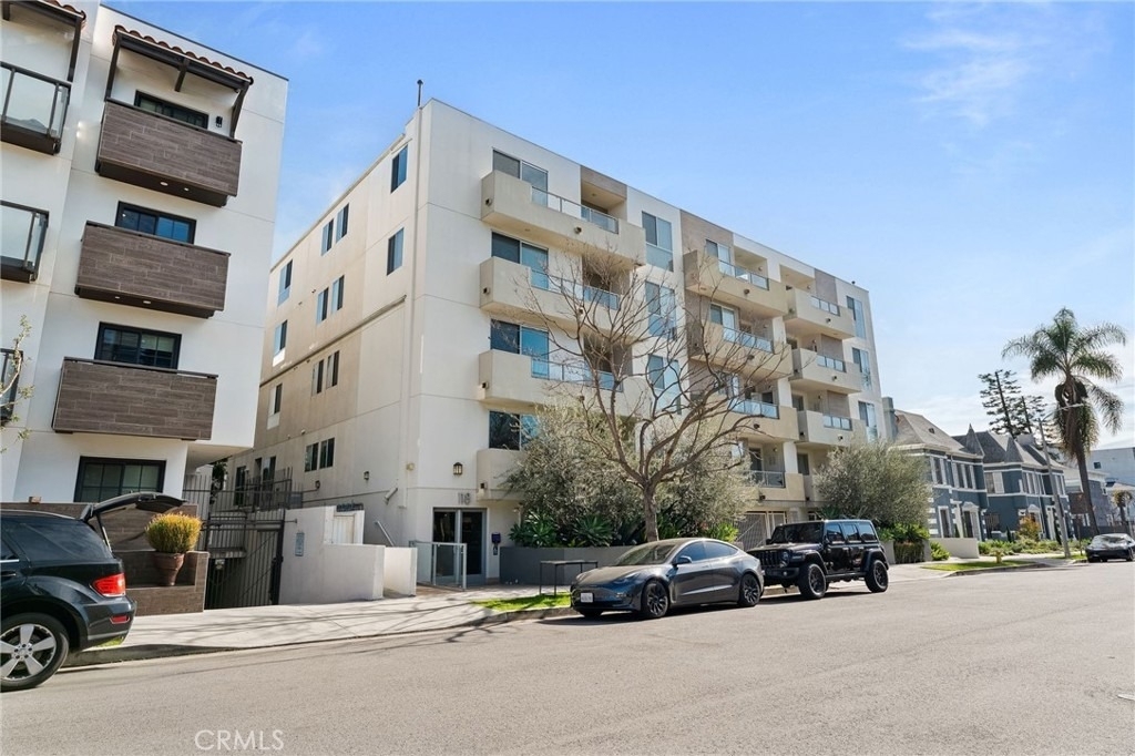 118 N Kings Rd - Photo 1