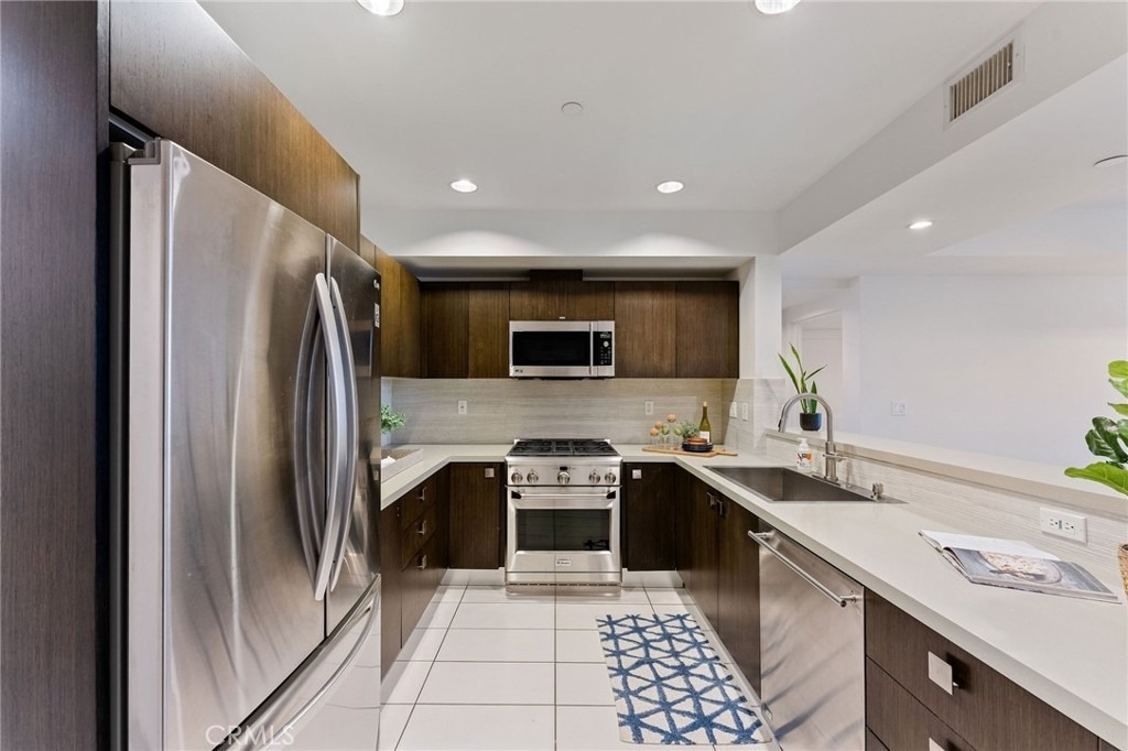 118 N Kings Rd - Photo 4
