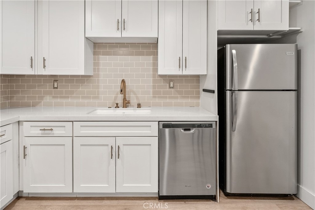 532 N Rossmore Avenue - Photo 2