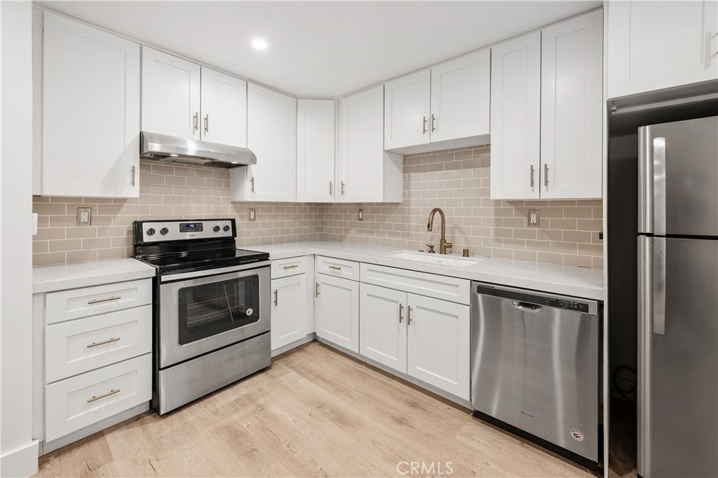 532 N Rossmore Avenue - Photo 1