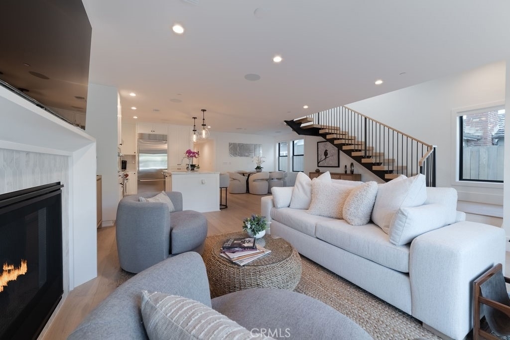 603 Acacia Avenue - Photo 2