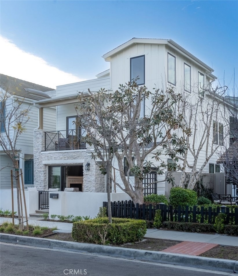 603 Acacia Avenue - Photo 1