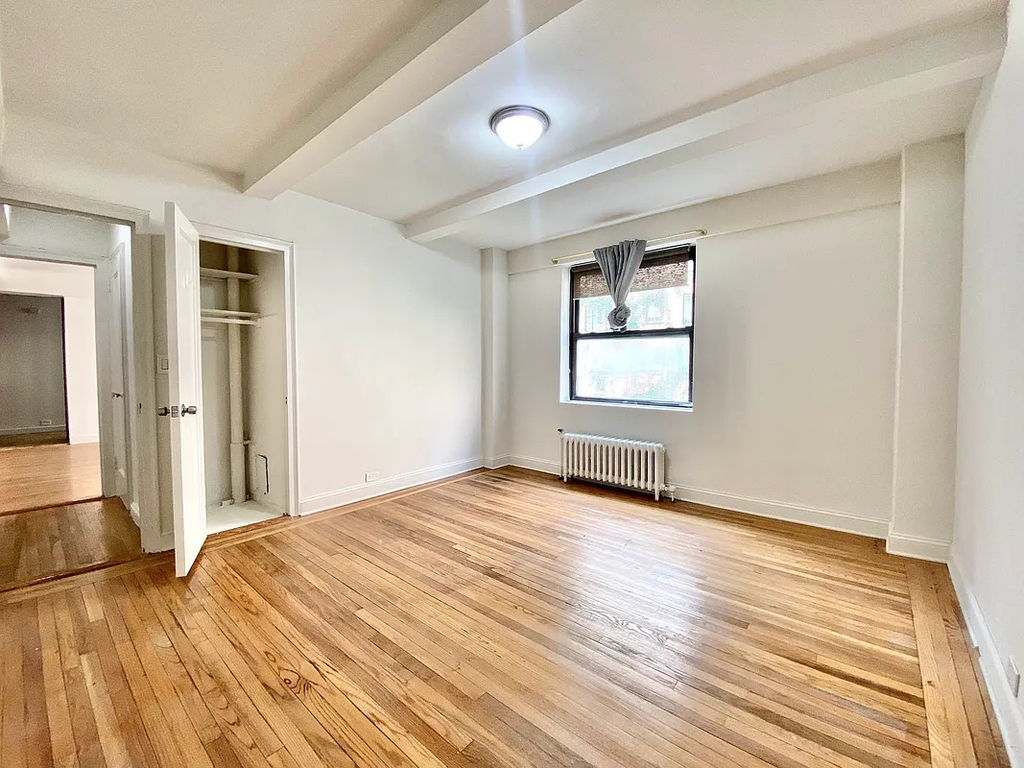 328 East 43rd Street - Photo 7