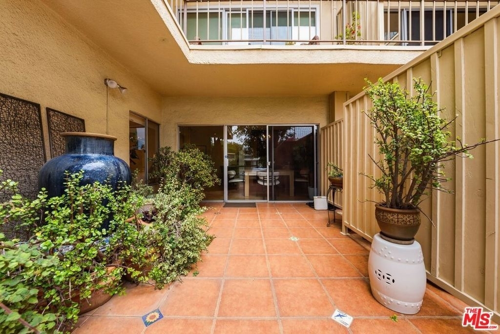 612 S Barrington Avenue - Photo 22