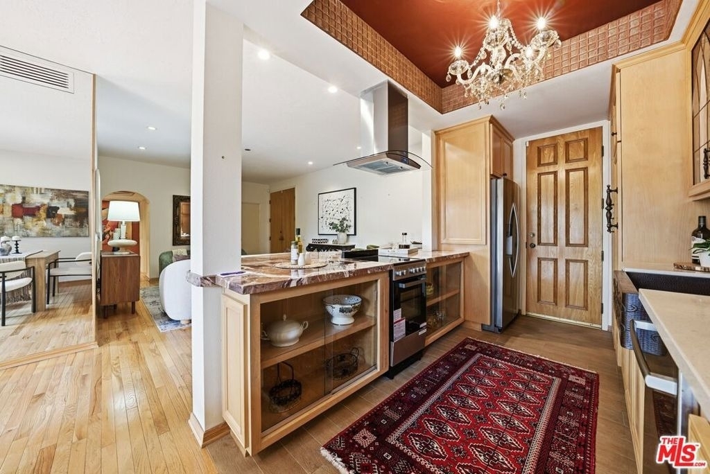 612 S Barrington Avenue - Photo 6
