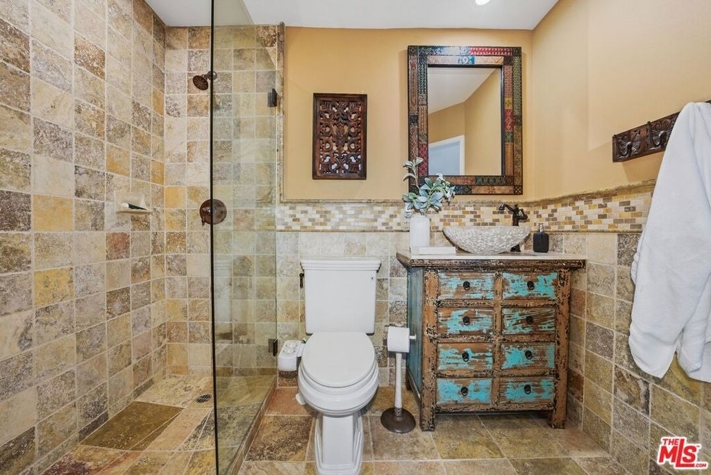 612 S Barrington Avenue - Photo 18