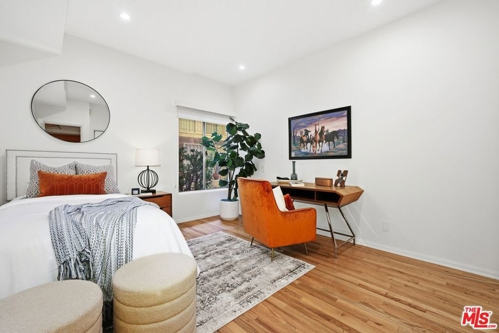 612 S Barrington Avenue - Photo 12