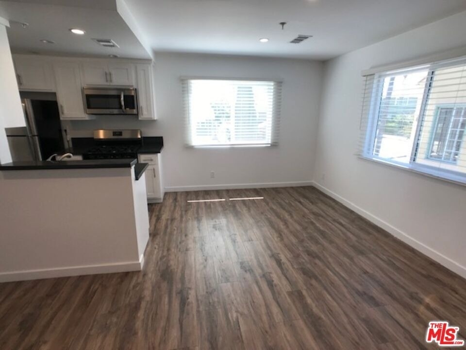 601 N Normandie Avenue - Photo 3