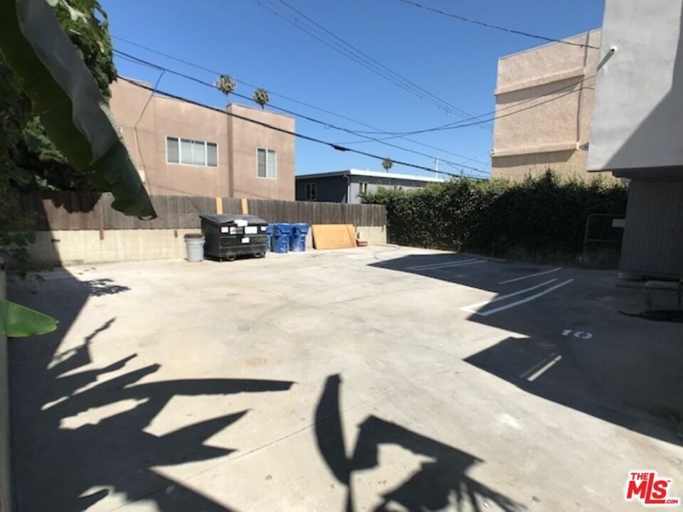 601 N Normandie Avenue - Photo 10