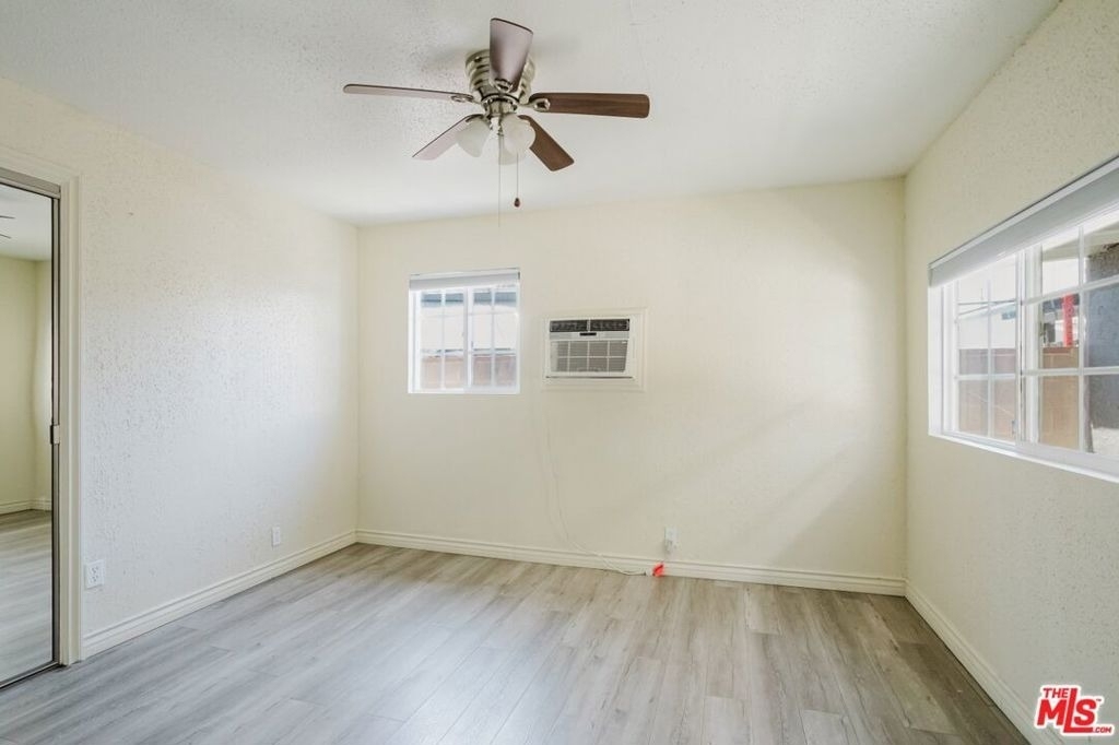 5630 1/2 Craner Avenue - Photo 23