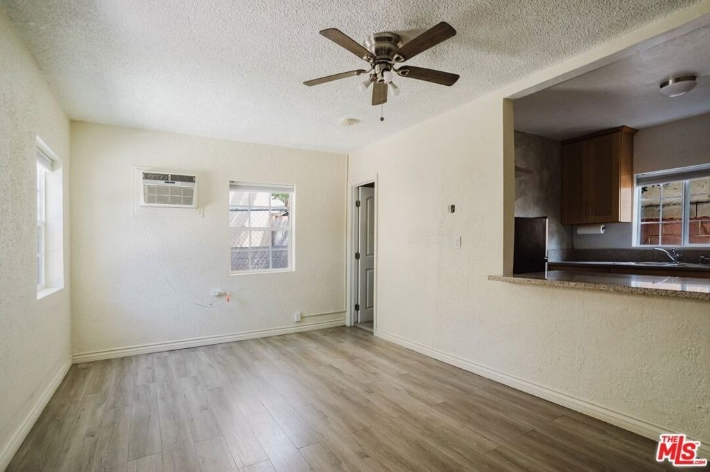 5630 1/2 Craner Avenue - Photo 15