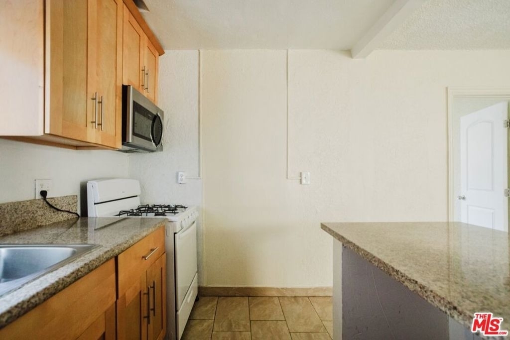 5630 1/2 Craner Avenue - Photo 20