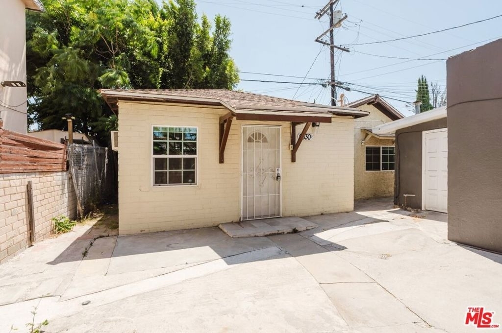 5630 1/2 Craner Avenue - Photo 3