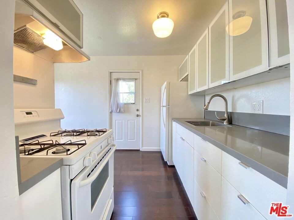 834 Laguna Avenue - Photo 4