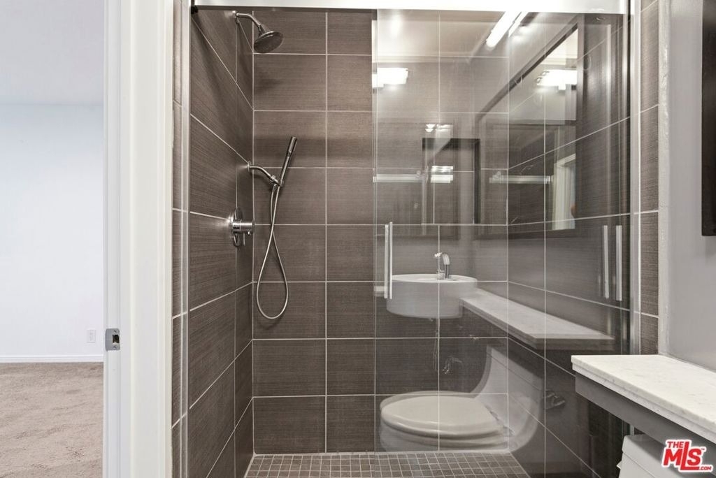 1233 N Laurel Avenue - Photo 7