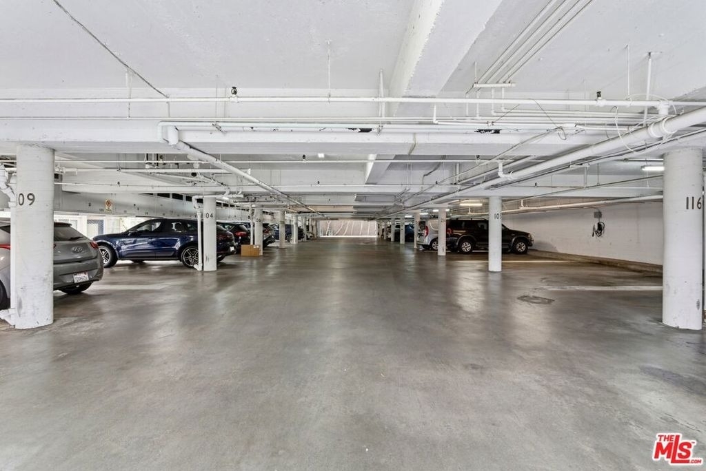 1233 N Laurel Avenue - Photo 11