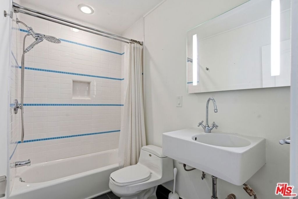 1233 N Laurel Avenue - Photo 8